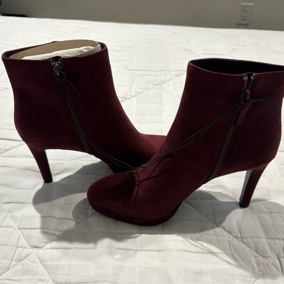 NWT Violet & Red Maroon Booties 8.5 - Picture 6 of 6